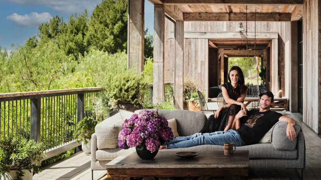 Ashton Kutcher és Mila Kunis fenntartható LA farmházának titkai

Fedezze fel Ashton Kutcher és Mila Kunis fenntartható farmházát Los Angelesben. Egyedi otthonuk, ahol szerénység és luxus találkozik.